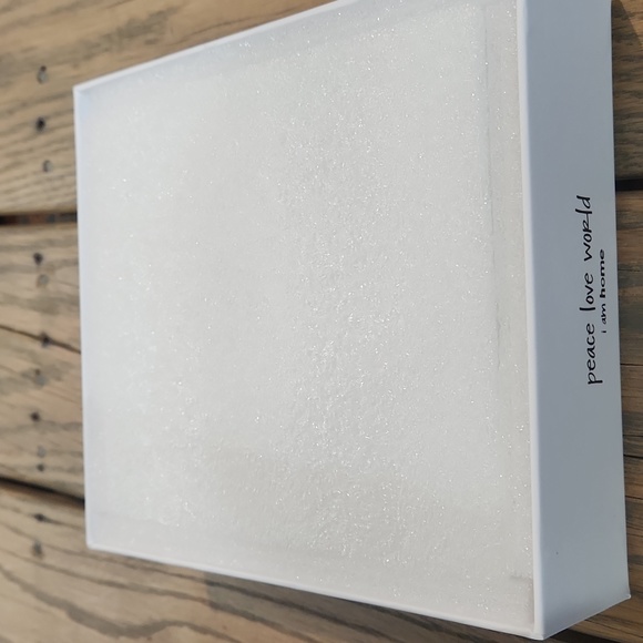 NWT peace love world ceramic trinket dishes in a beautiful boxed presentation. - Picture 5 of 7